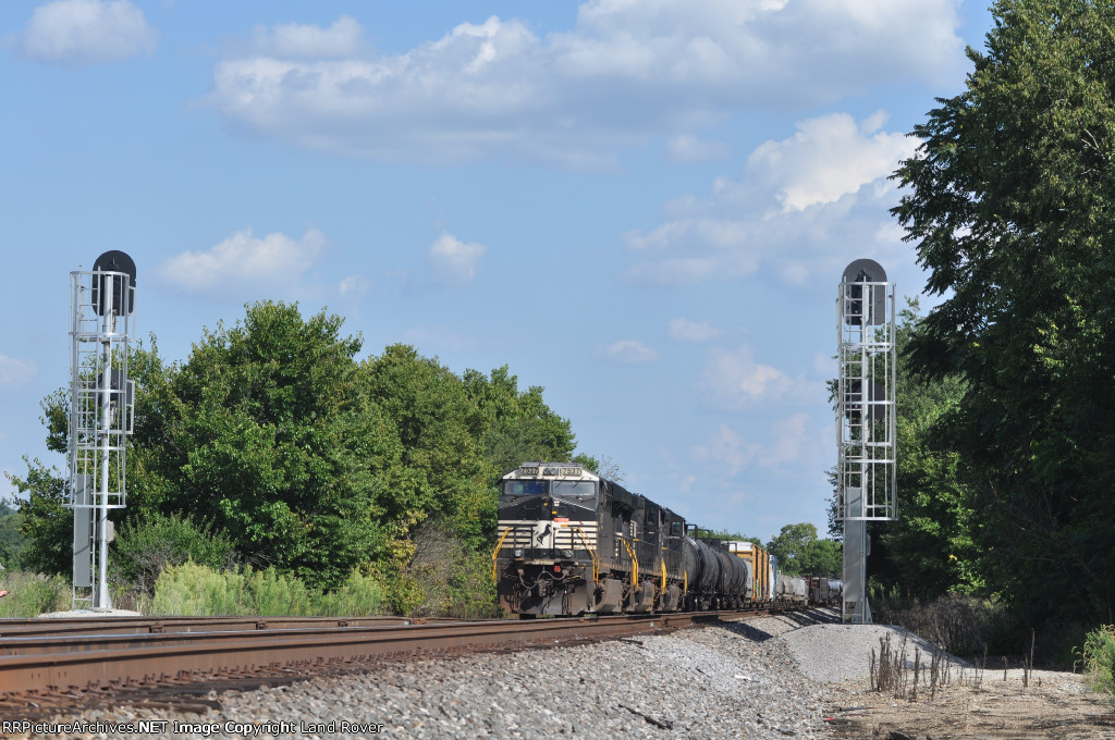 NS 7537 Westbound